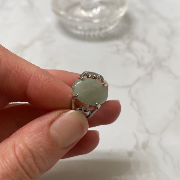 Jade Ring with Heart Detailing - Picture 4 of 4